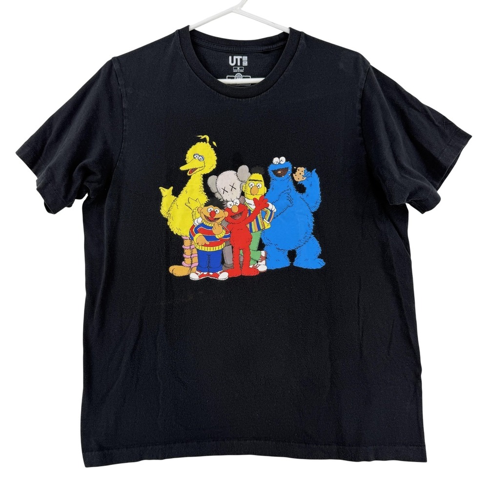 Uniqlo UT Shirt Youth Medium‎ 8-9 Black KAWS Sesame Street Graphic Tee T-Shirt